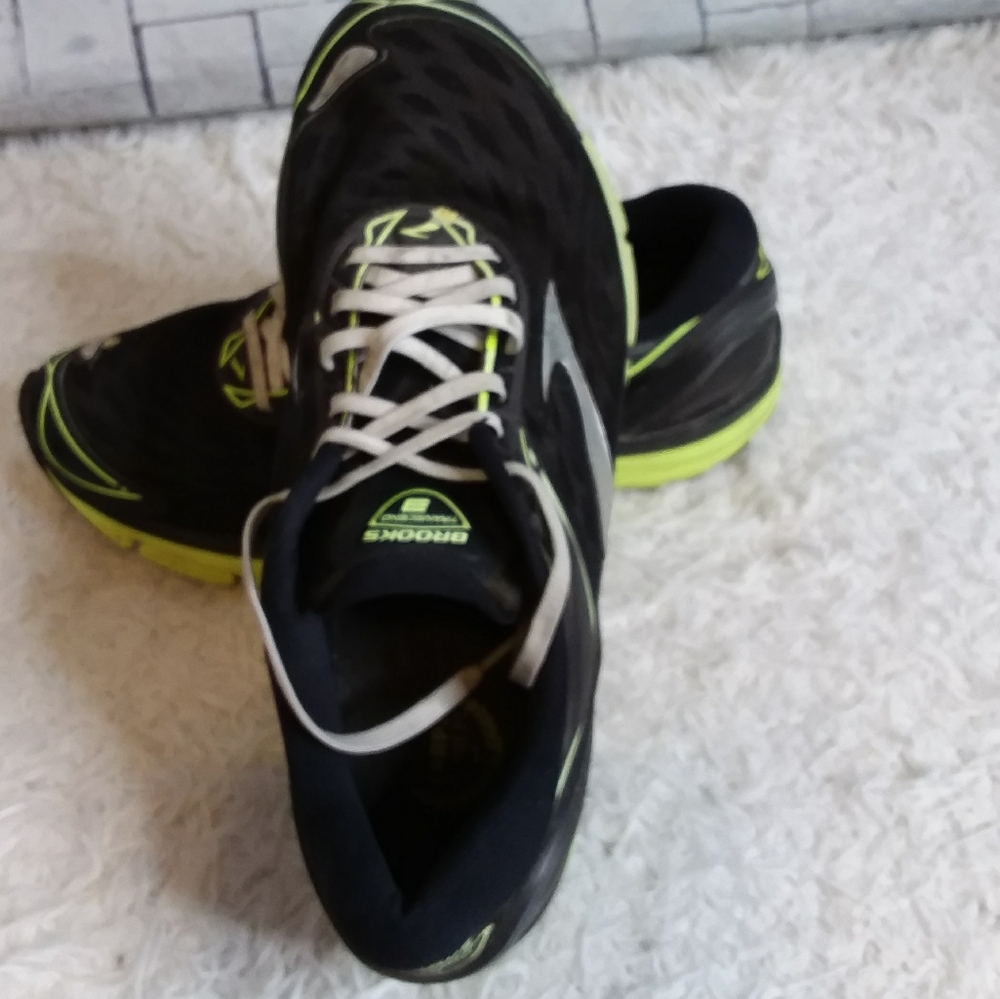 Brooks Transcend 3 black neon athletic running shoe size 11.5